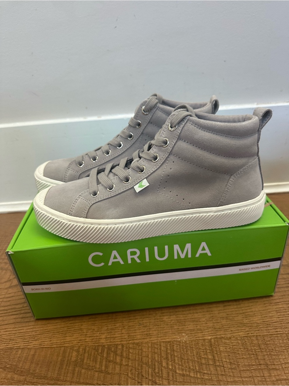 Cariuma OCA High Top Cloud Grey Suede Women 8.5 New